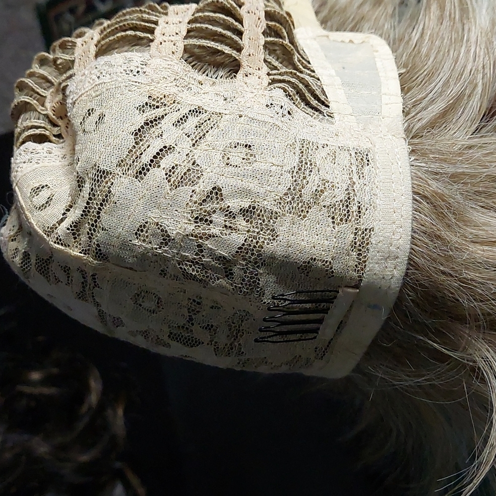 Short wig - Picture 7 of 7